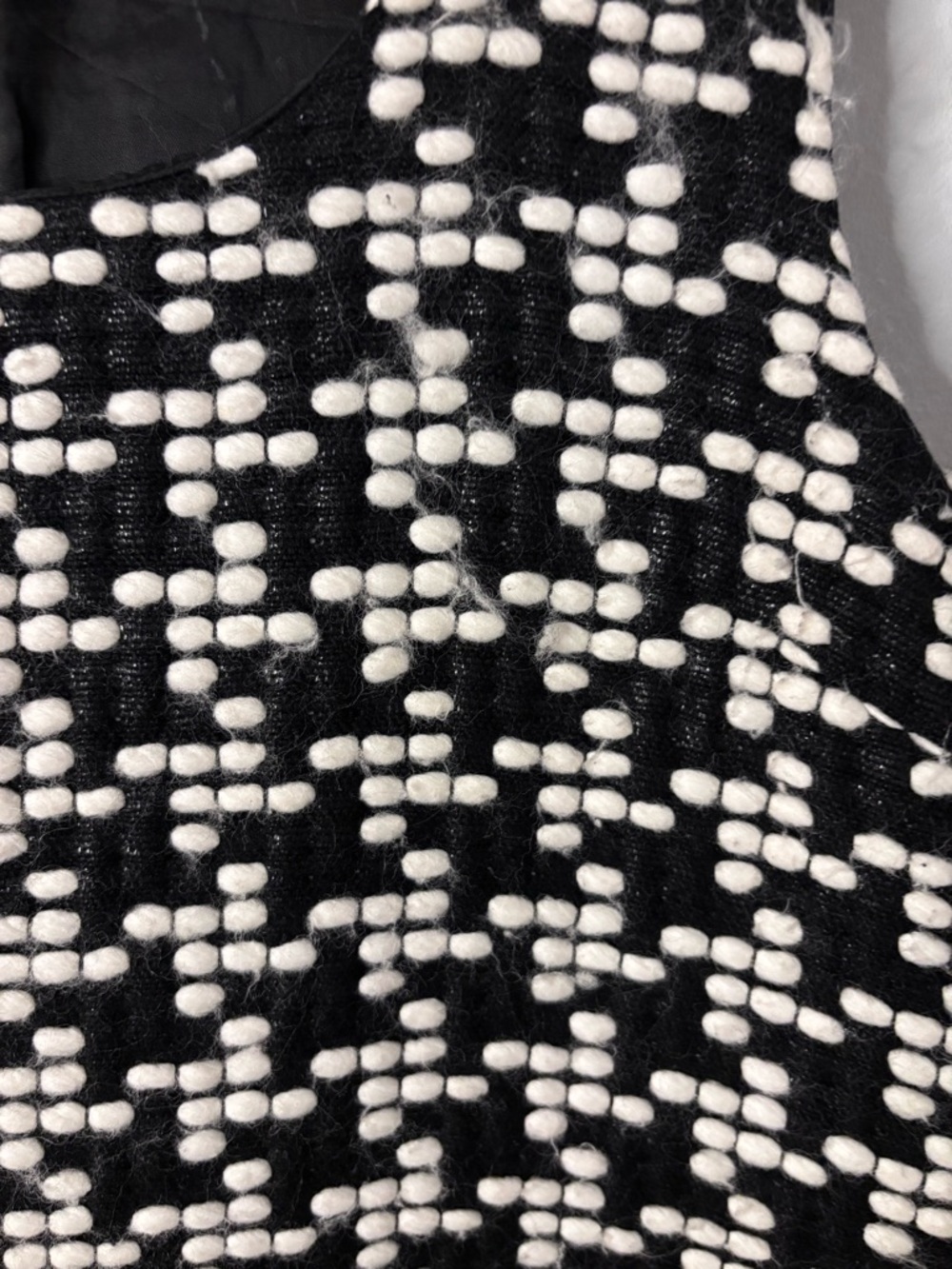 Ella Luna Black and White Patterned Sleeveless Dress with Gold Band - Picture 4 of 7